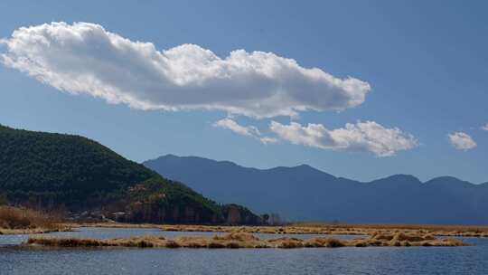 蓝天白云湖泊沼泽地湿地视频素材模板下载