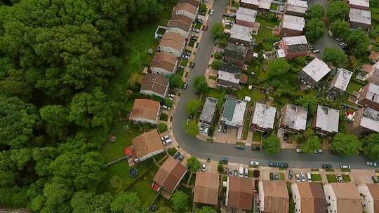 美国邻里的鸟瞰图拍摄，郊区。房地产，无人机拍摄，俯视图