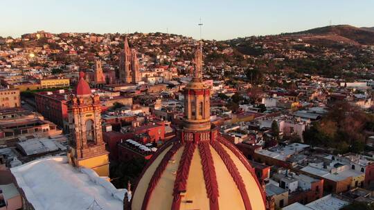 墨西哥圣米格尔城市黄昏地标建筑航拍