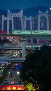 重庆鹅公岩大桥与行驶中的地铁轻轨车流夜景