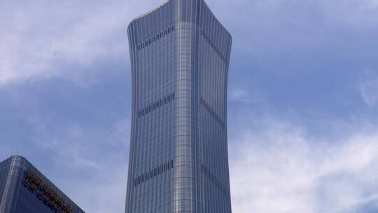 移动镜头北京城最高建筑中国尊特写
