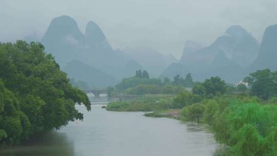 桂林山水阳朔遇龙河烟雨意境风光