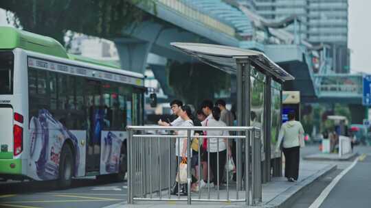 挤公交厦门厦禾路火车站公交车行人车站梧村