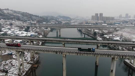 航拍城市跨河大桥交通雪景视频素材模板下载