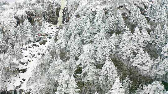 航拍雪山雪景