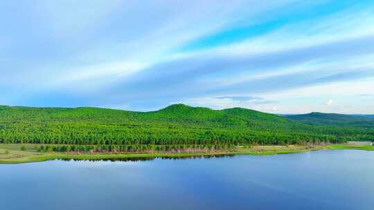 航拍原野湖泊风景