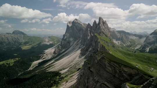 4k风景航拍意大利多米蒂洛三峰山