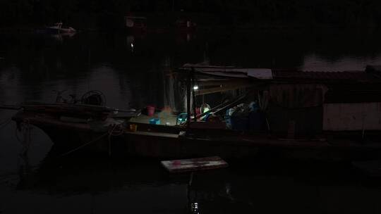 夜晚渔船渔民实拍