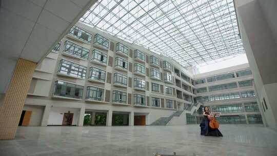 学生大提琴表演