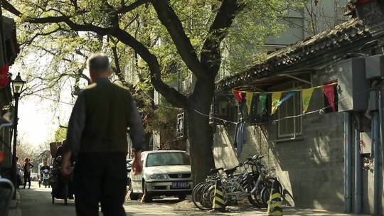 北京骑车收废品老人胡同文化