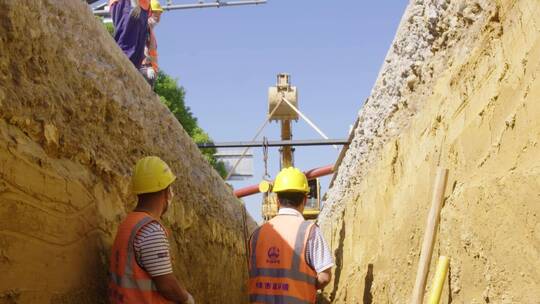 中国中铁铁路工人道路修建道路安全就是宗旨