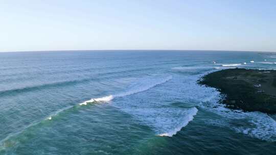 波涛汹涌的大海翻滚的海浪