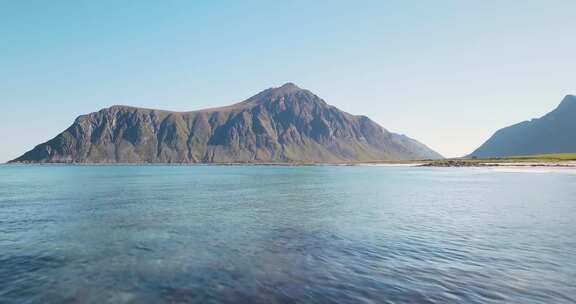 航拍蓝天海边景色