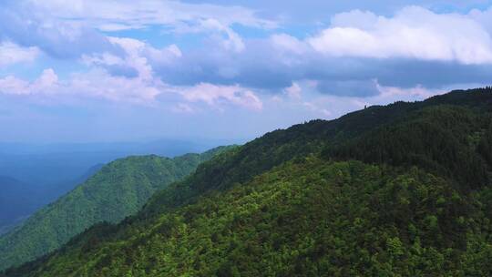 航拍江西宜春明月山风景区山川风光