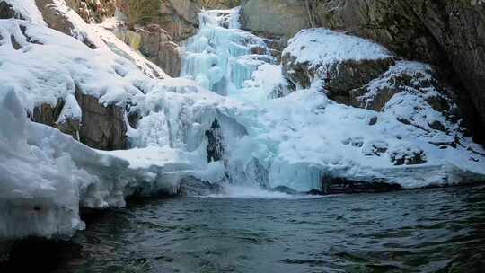 冰瀑优质水源山泉水