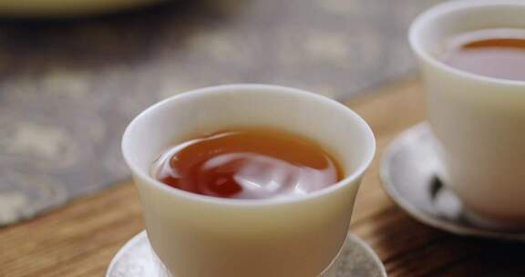 茶叶冲泡唯美茶汤水滴喝茶意境升格慢镜头