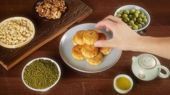 中秋节月饼制作做月饼团员一家团圆传统节日