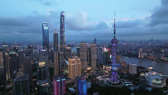 航拍上海陆家嘴黄浦江外滩繁华夜景现代城市