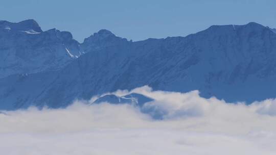 雪山云海