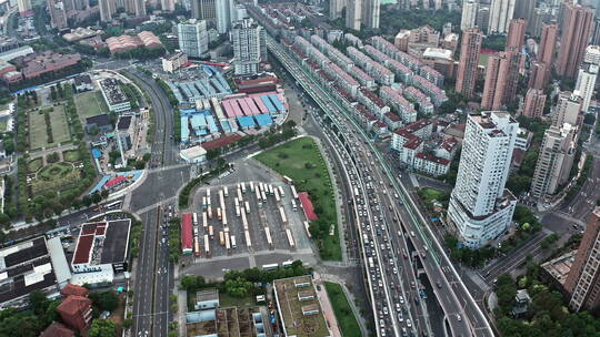 4K上海城市高空无人机俯拍移动车辆交通全景