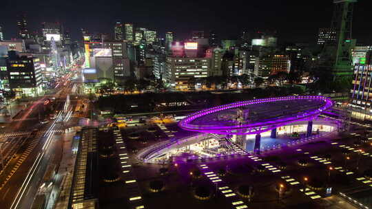 夜间名古屋交通路口椭圆形广场