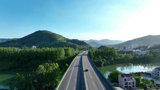 高速公路航拍道路车流大气公路风景自然风光