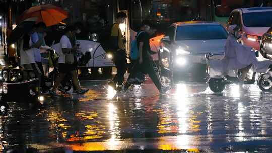 升格城市暴雨内涝下班高峰