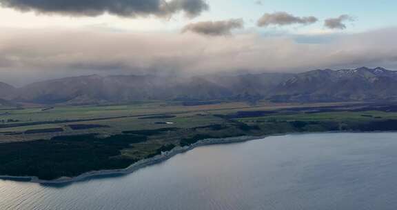 延时航拍新西兰普卡基湖风光