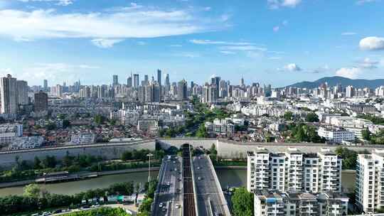 晴朗天气南京城市天际线和城市风光