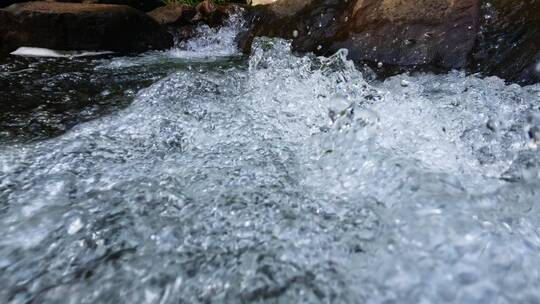 高清4K水下山泉水清澈透亮溪水水花水泡视频素材模板下载