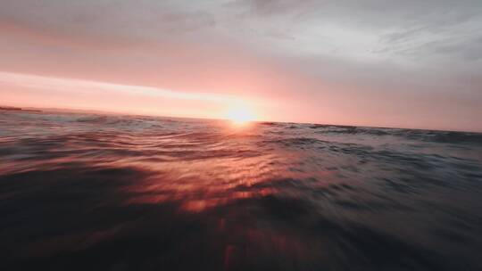 航拍海上日出海浪日出