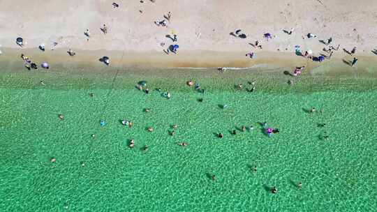 海南三亚亚龙湾玻璃海绿松石色白沙滩海岸线