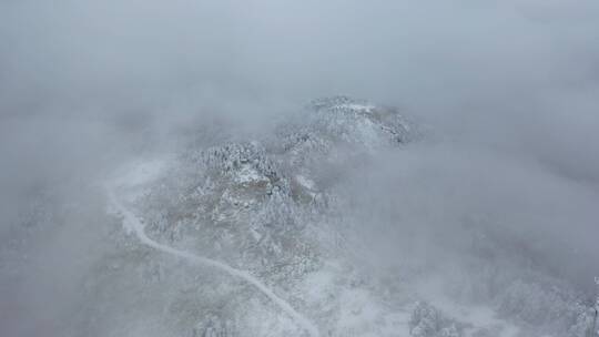 航拍湖北神农架风景区冬季雪山冰雪风光雪景