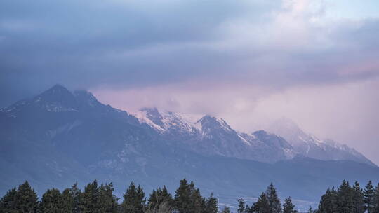 云南丽江玉龙雪山日出