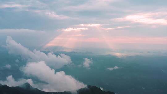 4k无人机航拍恩施山区夕阳照耀大地