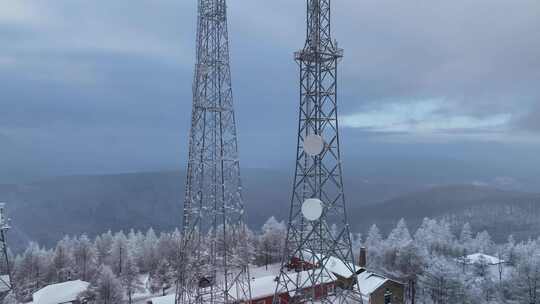 寒冬山巅雪林大兴安岭微波站