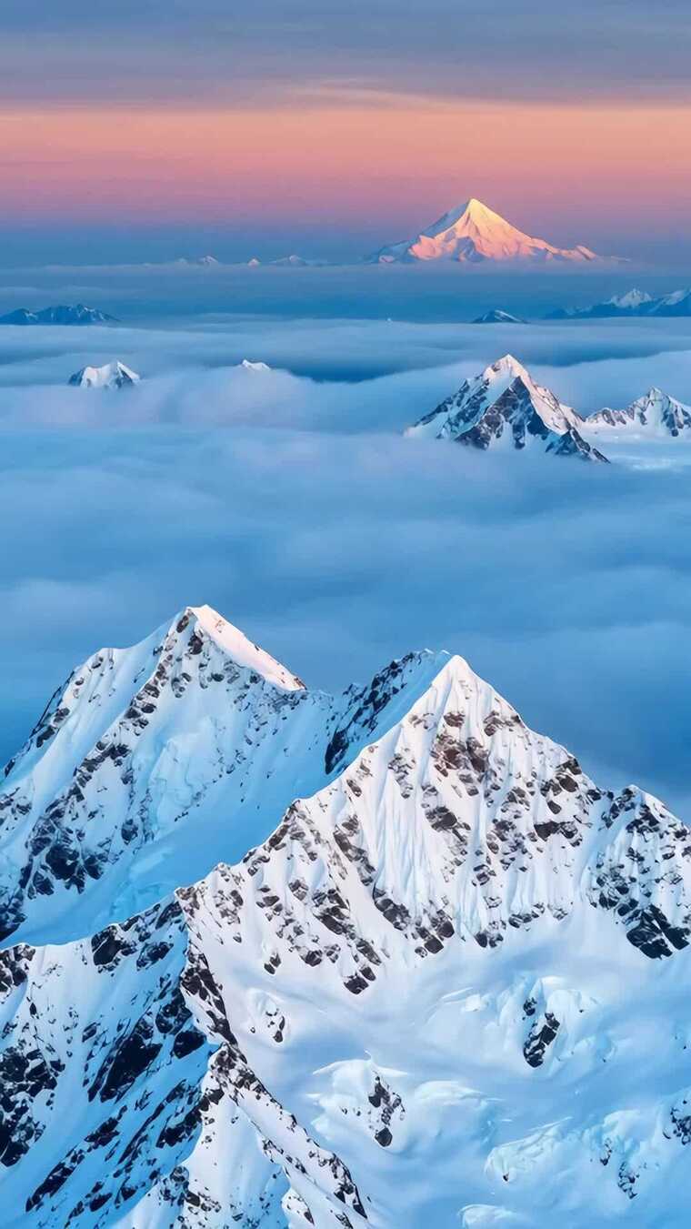 雪山云海日出自然景观