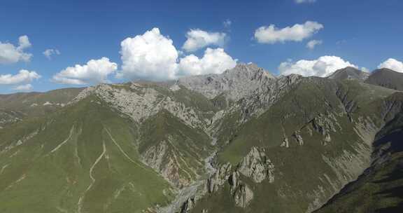 青海互助龙王山山峰蓝天白云航拍视频