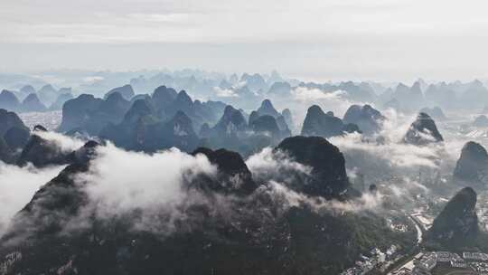 桂林喀斯特地貌阳朔风光雨后云海风光