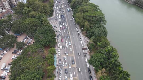 拥堵的城市道路