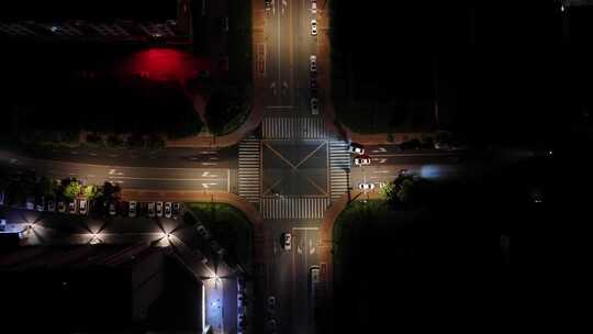 夜晚车辆行驶景象 十字路口车辆穿梭