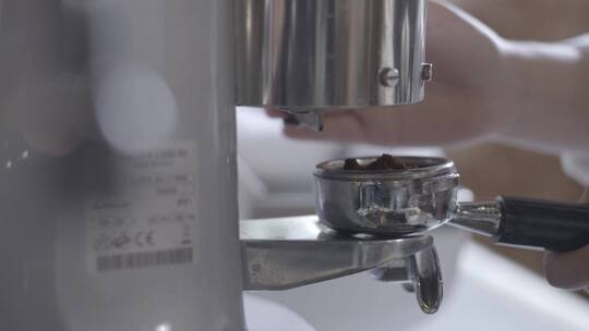 咖啡师 做咖啡 咖啡机 美式咖啡 咖啡店视频素材模板下载