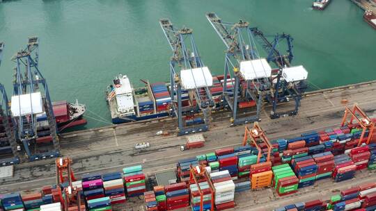 航拍香港货柜港口