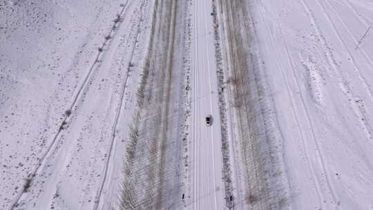 汽车行驶在冰天雪地航拍雪景公路