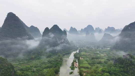 桂林山水阳朔遇龙河鸟瞰图群山云海云雾