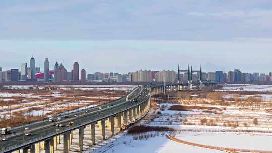 中国黑龙江哈尔滨阳明滩大桥雪景航拍