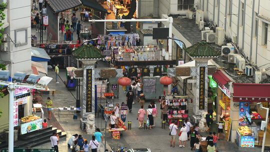 航拍武汉旅游地标打卡美食街户部巷人流视频素材模板下载