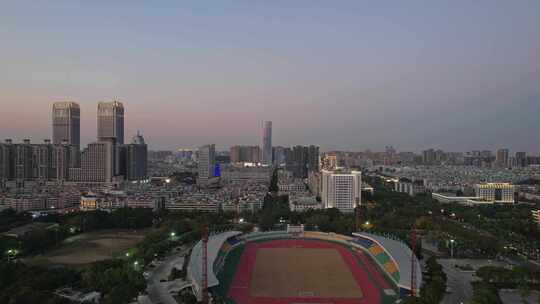 城市体育场与周边高楼夜景鸟瞰