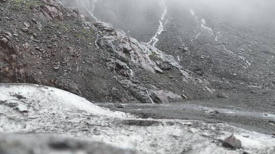 雨崩冰湖瀑布航拍