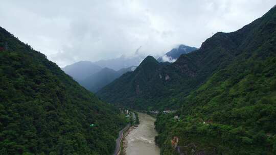 航拍高山峡谷河流